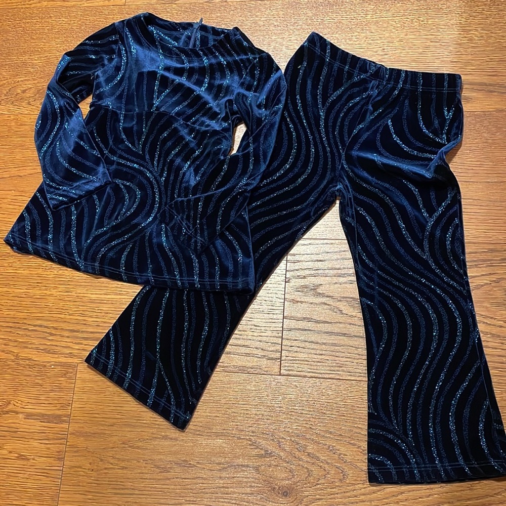 3 for $15 Magical girls festive groovy 4T velour sparkle set